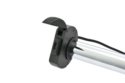 Daytona Źródło zasilania z portem USB typu C na smukłej obejmie do montażu na kierownicy motocykla 80967