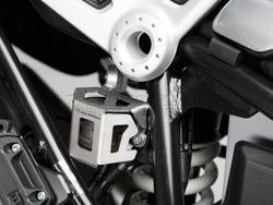 OSŁONA ZBIORNIKA PŁYNU HAMULCOWEGO SW-MOTECH BMW R NINET (14-)/SCRAMBLER (16-), SILVER
