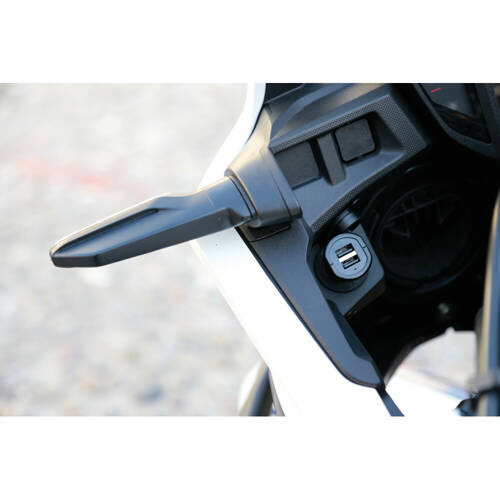 38881 Uni-Tech, 2 Usb ports universal charger - Fast Charge - 2700 mA – 12/32V