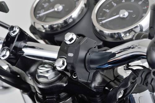 Daytona Źródło zasilania z portem USB typu C na smukłej obejmie do montażu na kierownicy motocykla 80400