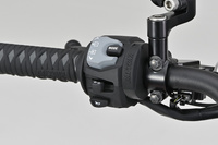 Daytona Źródło zasilania z portem USB typu C na smukłej obejmie do montażu na kierownicy motocykla 80967