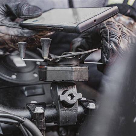 RAM-HOL-UN10-462-400 RAM® X-Grip® Large Phone Mount with Vibe-Safe™ & Small Tough-Claw™