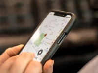 Quad Lock® Tempered Glass Screen Protector - iPhone 16 Plus