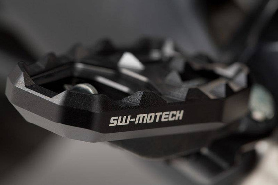 PRZEDŁUŻENIE PODNÓŻKÓW SW-MOTECH HONDA CRF 1000L/ADV SPORTS (18-), BLACK