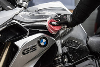 Muc-Off 300 - Próżniowo pakowana gąbka do mycia motocykla z mikroporami