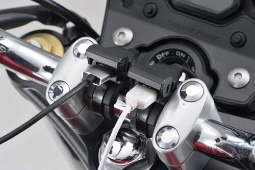Daytona Źródło zasilania z 2 portami USB do montażu na kierownicy motocykla 80730