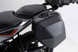 ZESTAW KUFRA BOCZNEGO URBAN ABS I STELAŻA SW-MOTECH KTM 790 DUKE (18-), BLACK 16,5L