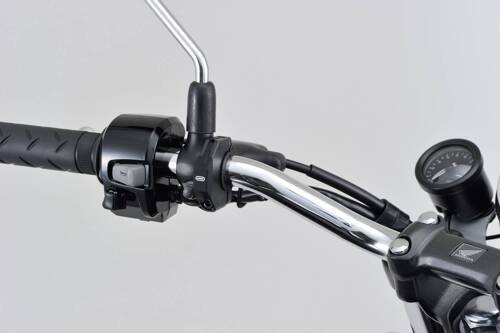 Daytona Źródło zasilania z portem USB typu C na smukłej obejmie do montażu na kierownicy motocykla 80400