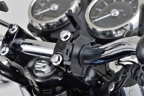 Daytona Źródło zasilania z portem USB typu C na smukłej obejmie do montażu na kierownicy motocykla 80400