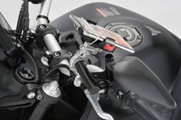 Daytona Uniwersalna poprzeczka w kolorze czarnym, z możliwością zamontowania w podstawie lusterka 78031