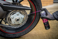 Muc-Off 637 - Smar do łańcucha na zmienne warunki pogodowe, baza ceramiczna - 400ml - All-Weather Chain Lube