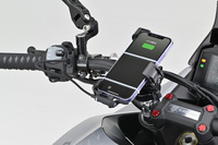 Daytona Źródło zasilania z portem USB typu C na smukłej obejmie do montażu na kierownicy motocykla 80967