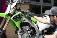 Muc-Off 608 - Motorcycle Protectant preparat zabezpieczający każdą powierzchnię pomiędzy myciami - 400ml