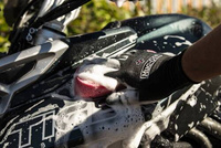 Muc-Off 300 - Próżniowo pakowana gąbka do mycia motocykla z mikroporami