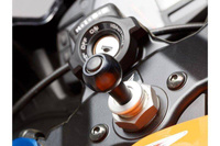 UNIWERSALNY ADAPTER KULOWY DO GŁÓWKI RAMY MOTOCYKLA SPORTOWEGO, OTWÓR 12,5-25 MM M8, SW-MOTECH