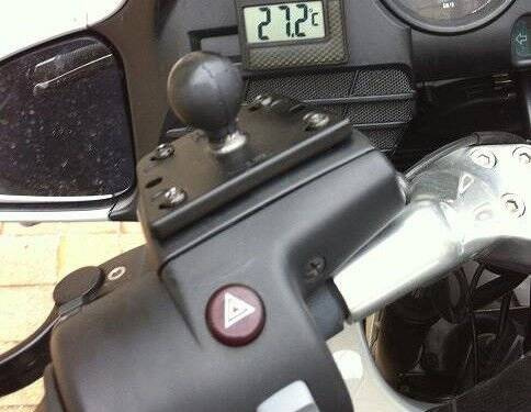 RAM-B-345U Centered Reservoir Cover Ball Base