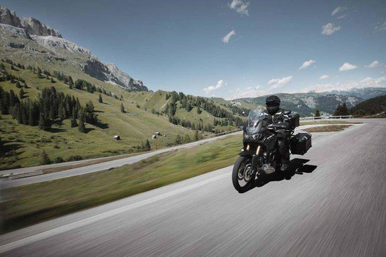 ZESTAW KUFRÓW BOCZNYCH TRAX ION I STELAŻY SW-MOTECH BMW R 1200 R/RS, R 1250 R/RS, BLACK 37/37L