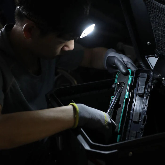 LOBOO Lampka sportowa z paskiem na głowę (01.1.05002.001.01)