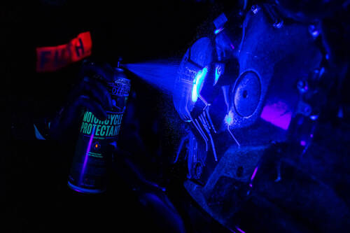 Muc-Off 608 - Motorcycle Protectant preparat zabezpieczający każdą powierzchnię pomiędzy myciami - 400ml