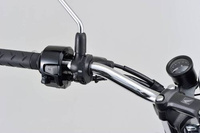 Daytona Źródło zasilania z portem USB typu C na smukłej obejmie do montażu na kierownicy motocykla 80400