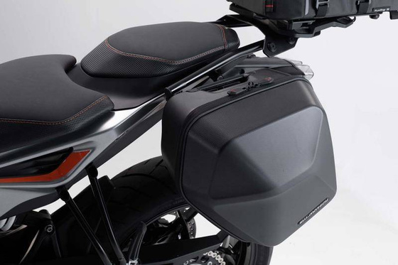 ZESTAW KUFRA BOCZNEGO URBAN ABS I STELAŻA SW-MOTECH KTM 790 DUKE (18-), BLACK 16,5L