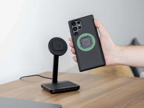 Quad Lock® MAG Dual Desktop Wireless Charger