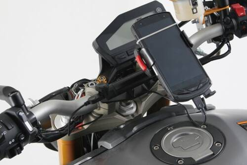 Daytona Poprzeczka ze zintegrowanym portem USB Ø22,2 / 100mm z możliwością zamontowania w wieżyczkach/obejmach kierownicy 93381