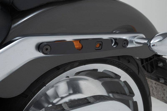 STELAŻ BOCZNY SLH LEWY SW-MOTECH HARLEY-DAVIDSON SOFTTAIL SLIM (17-), BLACK