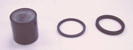 TOURMAX TŁOCZEK ZACISKU HAMULCOWEGO Z USZCZELNIACZAMI HONDA CR125 '01-'07, CR250 '02-'07, CRF 250R/450R 04-10, CRF250X 04-12, CRF450X 05-13 (27X27MM) (MADE IN JAPAN)