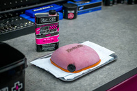 Muc-Off 20156 - Olej do nasączania gąbkowych filtrów powietrza - 1l - Air Filter Oil