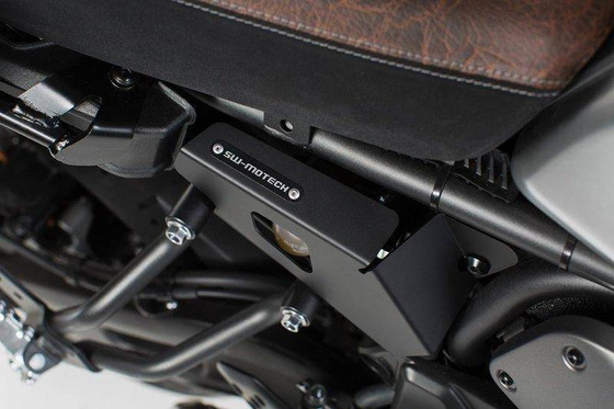 OSŁONA ZBIORNIKA PŁYNU HAMULCOWEGO SW-MOTECH YAMAHA XSR700 (15-) (PRAWA I LEWA STRONA), BLACK